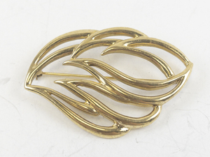 lot 178 image: Vintage Monet Gold Tone Leaf Brooch Pin