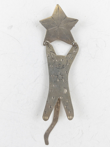 lot 186 image: Handcrafted Cat and Star Swinging Metal Pin Brooch