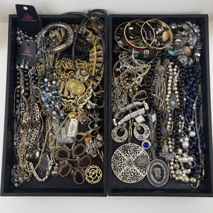 lot 193 image: Large Assorted Costume Jewelry Lot Necklaces Bracelets Earrings Rings