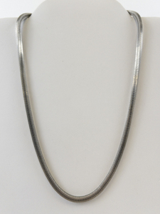 lot 203 image: 16 Inch Sterling Silver UNIQUE Box-Style Herringbone Chain Necklace