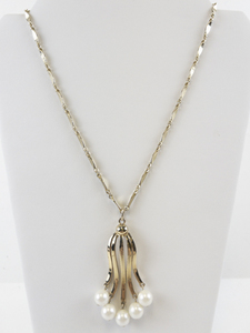 lot 218 image: Sarah Coventry Gold Tone Necklace with Pearl Drop Pendant