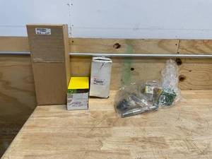 lot 92 image: Lot of - Various John Deere Items
