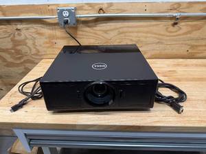 lot 44 image: DELL Projector
