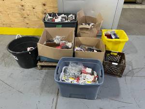 lot 110 image: Lot of - Hyper Tough Items