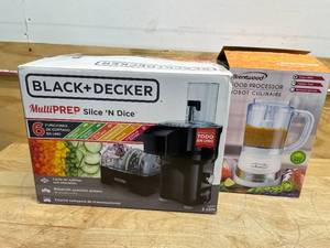 lot 129 image: Lot of 2 - BLACKDECKER All-in-One Electric Cutting Appliance, SL3000B and Brentwood Appliances FP-549W Food Processors