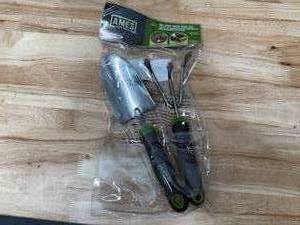 lot 182 image: Ames Trowel And Cultivator Set (0807255.25)