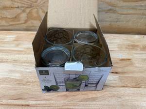 lot 190 image: Gibson Home Great Foundations 4 piece 13 oz Embossed Glass Set