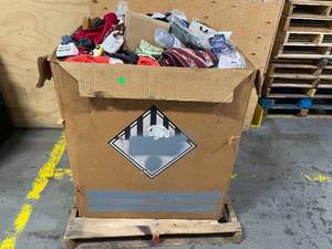 lot 232 image: Mystery GaylordBox