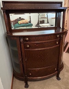 lot 10 image: Antique Oak Sideboard with Mirror and Claw Feet