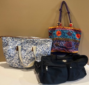 lot 31 image: Set of 3 Stylish Tote and Duffle Bags including Laura Ashley