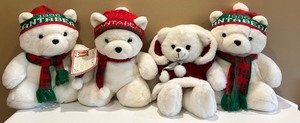 lot 38 image: Set of 4 Santabear Plush Toys - 1986 Collectors Edition