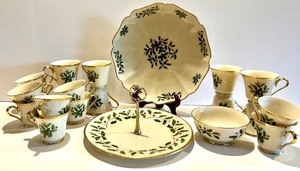 lot 44 image: Lenox Holiday China Set with Holly Pattern - 21 Pieces