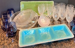 lot 112 image: Numerous Set of Plastic Partywear Including Tumblers, Wine Glasses and Appetizer Trays including Pier 1