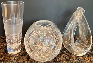 lot 113 image: Set of 3 Elegant Crystal Vases in Assorted Designs