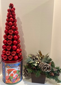 lot 50 image: Festive Holiday Decor Set Red Ornament Cone Tree, Tin & Evergreen Arrangement
