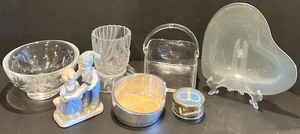lot 58 image: Collection of 7 Elegant Glass and Crystal Decorative Pieces