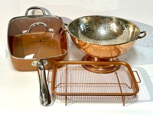 lot 125 image: Set of Copper Chef Square Pan, Cooling Rack and Benjamin & Medwin Copper Colander