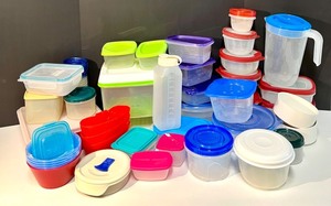 lot 133 image: Mixed Collection of 40 Assorted Tupperware & Gladware Containers