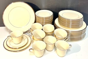 lot 142 image: Lenox Dimension Collection Solitaire China Set - 12 Place Settings