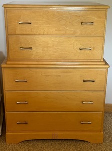 lot 204 image: Vintage Wooden 5-Drawer Chest of Drawers