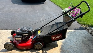 Toro Super Bagger Lawn Mower with Honda Engine