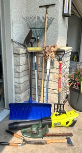 lot 219 image: Collection of Garden Tools and BlackDecker Hedge Trimmer
