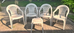 lot 99 image: Set of 6 White Plastic Patio Chairs with Matching Table