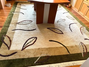 lot 5A image: 9 x 12 Wool Area Rug with Green Border and Abstract Leaf Design