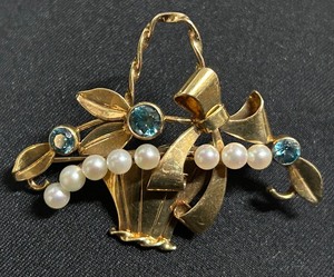 lot 2 image: Vintage 14Kt Gold Brooch with Pearls and Aquamarine Rhinestones 7.7g
