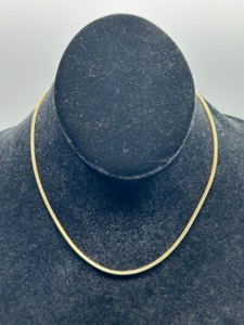 lot 10 image: 14k Gold V Herringbone Chain Necklace 3.1g