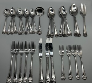 lot 36 image: Vintage Reed & Barton Rebacraft Japan Elegant Stainless Steel Flatware Set - 34 Pieces