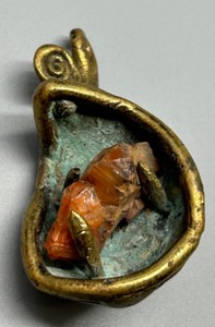 lot 48 image: Vintage 70s Artisan Created BRUTALIST Bronze and Agate Pendant with Abstract Design