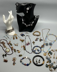 lot 64 image: Assorted Jewelry Collection Featuring Necklaces, Earrings, and Bracelets