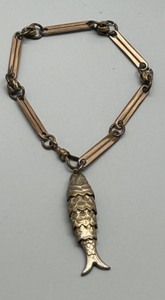 lot 71 image: Antique Articulated Fish Charm Bracelet 