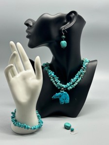 lot 78 image: Vintage Authentic Turquoise Nugget Necklace, Bracelet, and Earring Set with Bear Pendant