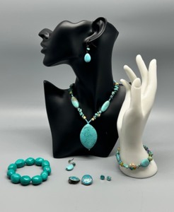 lot 80 image: Turquoise Costume Jewelry Set Necklace, Earrings, Bracelets, and Brooches