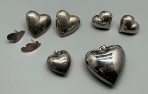 lot 83 image: Collection of 7 HEART Shaped Pieces 925 Silver Jewelry Pieces 35.1g