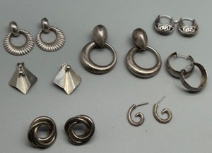 lot 91 image: Collection of 7 Pairs of Vintage Sterling Silver Earrings 34.6g