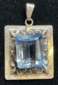 lot 92 image: Vintage Sterling Silver Aquamarine Pendant