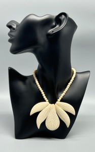 lot 104 image: Vintage Carved Bovine Leaf Bead Necklace