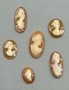 lot 135 image: Set of 6 Vintage Carved Cameo Shell Carvings For Brooches and Rings