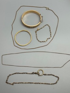 lot 138 image: Collection of Vintage 12Kt Gold Filled Jewelry Pieces