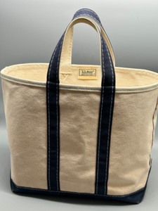 lot 143 image: Vintage L.L. Bean Boat and Tote Bag with Navy Trim