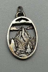 lot 146 image: Vintage Mountain Scene Silver Toned Metal Pendant