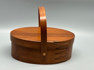 lot 172 image: Handcrafted Oval Wooden SHAKER Storage Basket with Lid