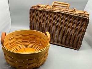 lot 187 image: Set of Vintage Wicker CARJAN CARRYALL Picnic Basket and ROYCE-CRAFT round Basket