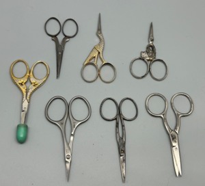 lot 208 image: Collection of 7 Vintage Embroidery Scissors with Decorative Handles Made in The USA & Germany