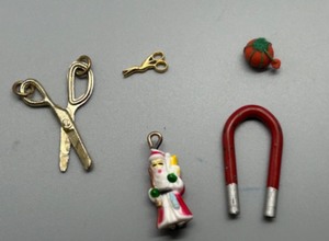 lot 216 image: Collection of 5 Miniature Trinkets Scissors, Magnet, Santa, and More
