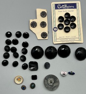 lot 224 image: Collection of Antique GLASS Buttons Black and Decorative Designs - Last Picture Added Buttons Leo Popper