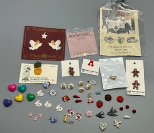 lot 225 image: Assorted Novelty Buttons Collection